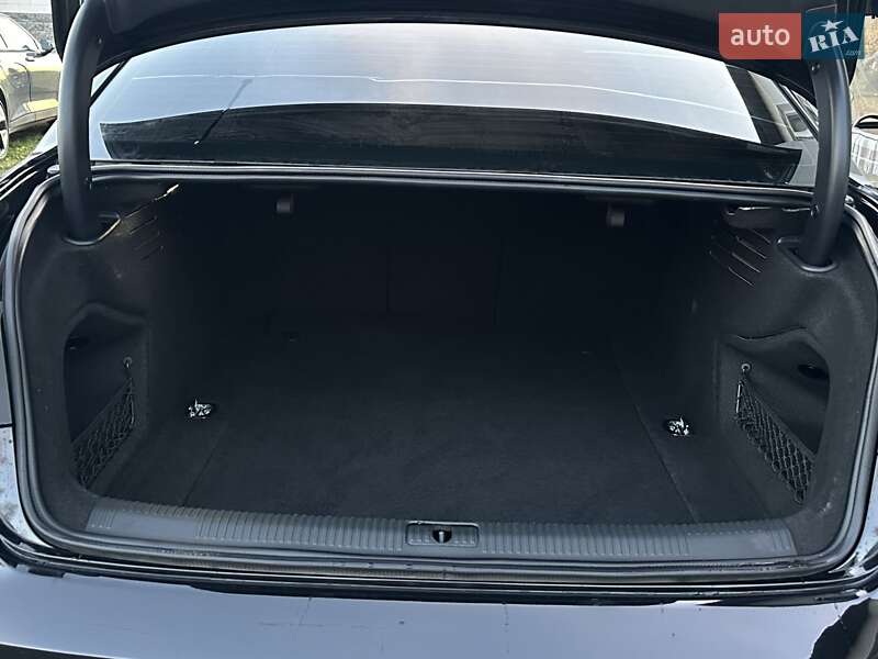 Седан Audi A4 2017 в Любешові