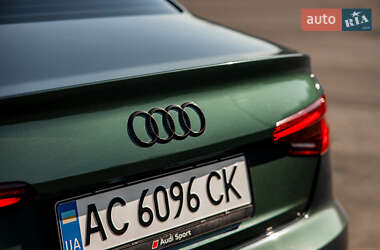 Седан Audi A4 2018 в Львове