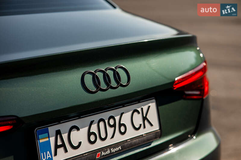 Седан Audi A4 2018 в Львове