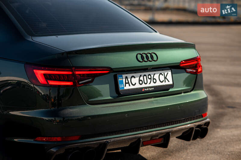 Седан Audi A4 2018 в Львове
