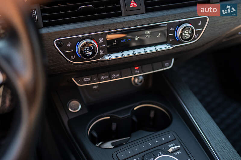 Седан Audi A4 2018 в Львове