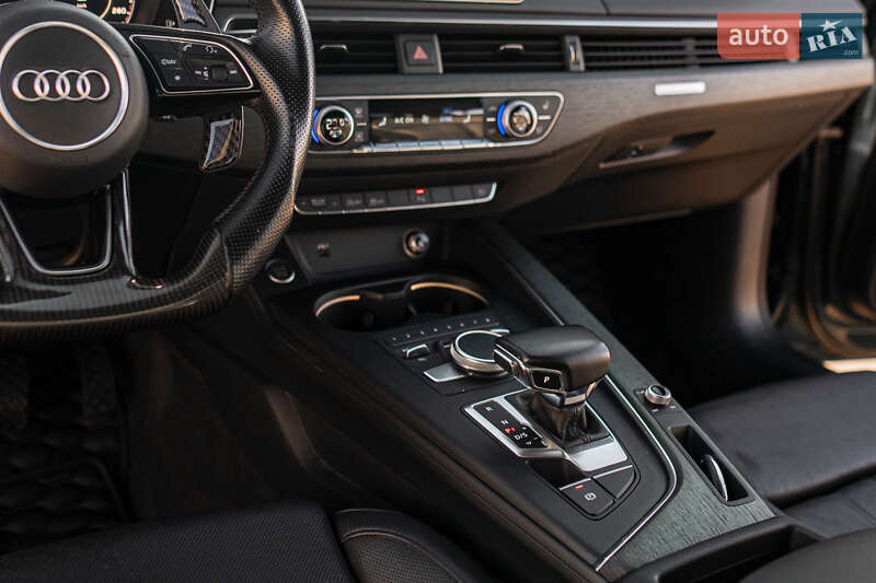 Седан Audi A4 2018 в Львове