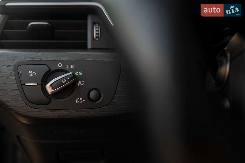 Седан Audi A4 2018 в Львове