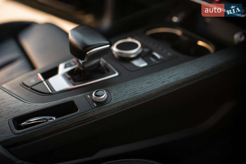 Седан Audi A4 2018 в Львове