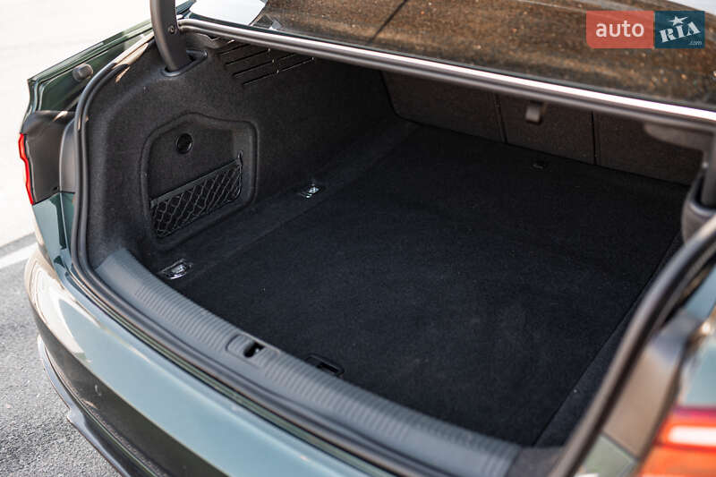 Седан Audi A4 2018 в Львове