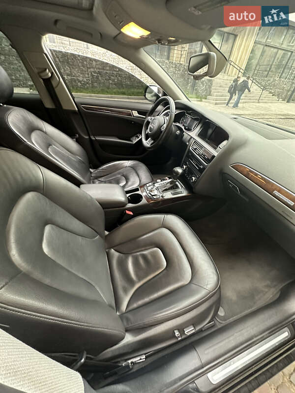 Седан Audi A4 2013 в Львове