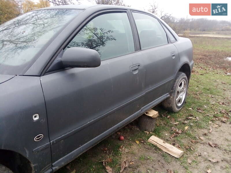 Седан Audi A4 1996 в Бершади