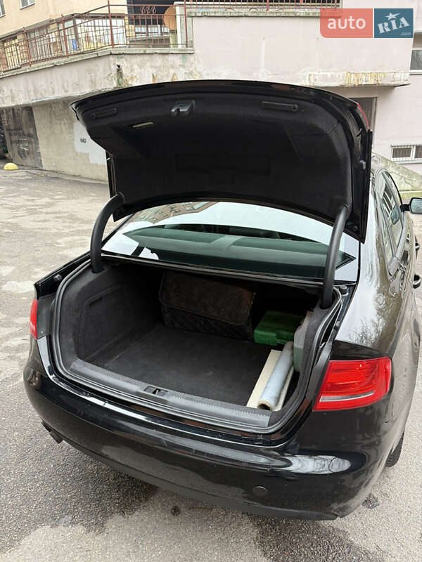 Седан Audi A4 2012 в Киеве