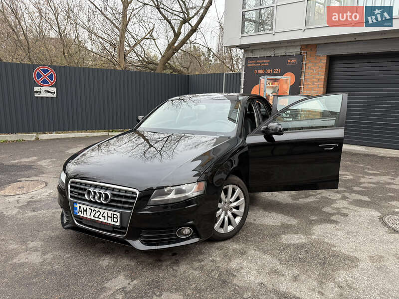 Седан Audi A4 2012 в Киеве