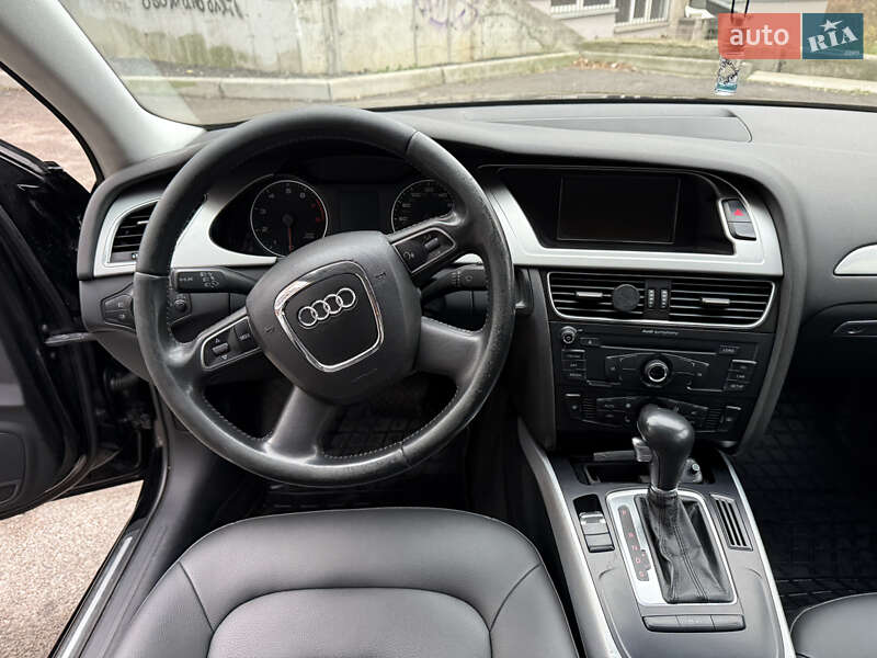 Седан Audi A4 2012 в Киеве