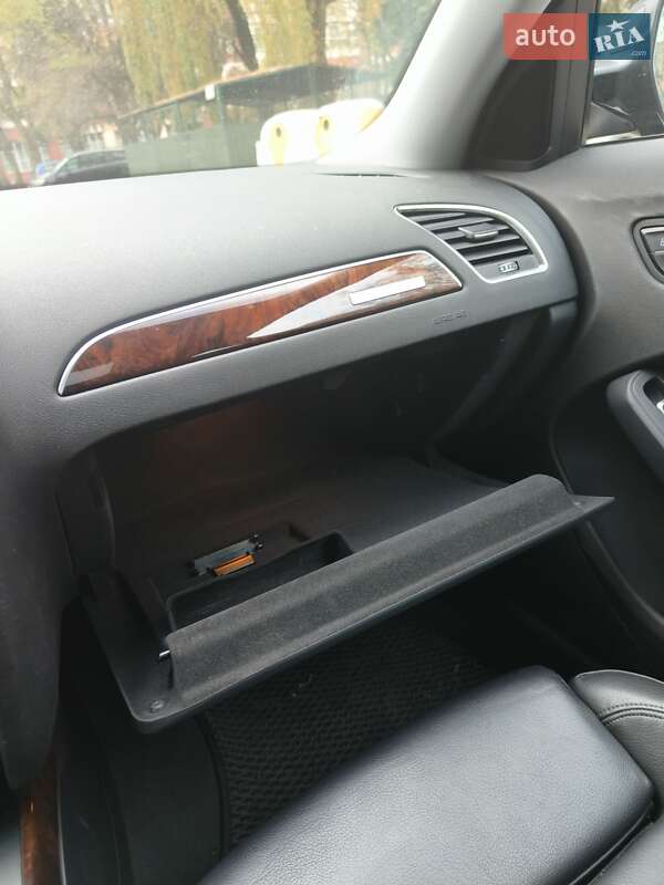 Седан Audi A4 2013 в Львове