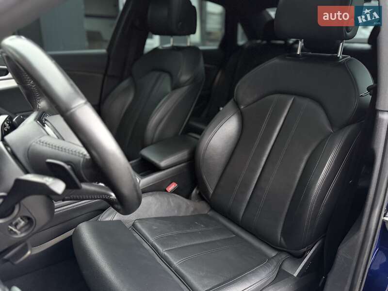 Седан Audi A4 2019 в Львові