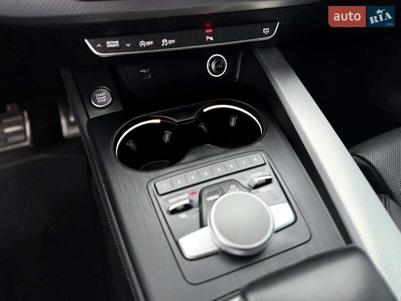 Седан Audi A4 2019 в Львові