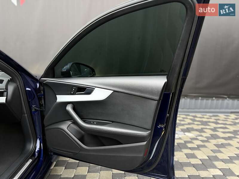 Седан Audi A4 2019 в Львові