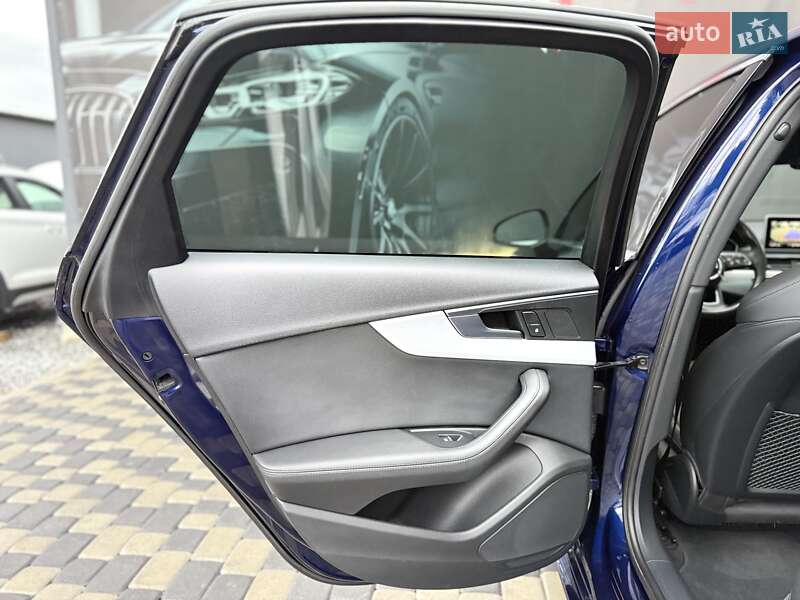 Седан Audi A4 2019 в Львові