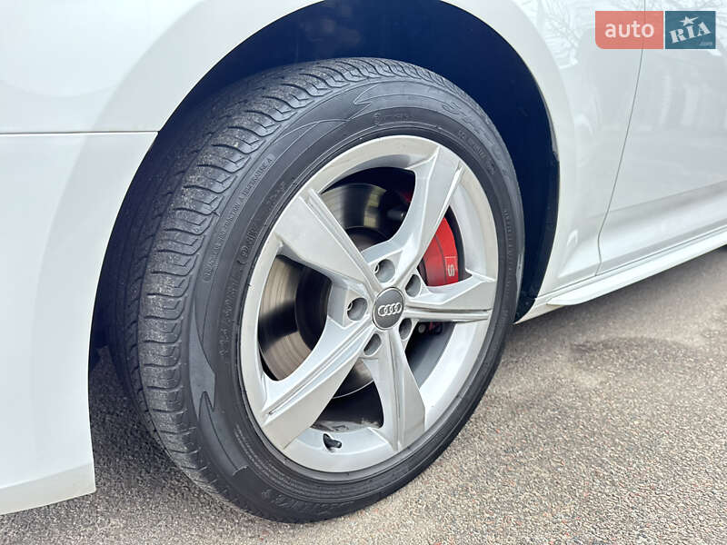 Седан Audi A4 2018 в Києві