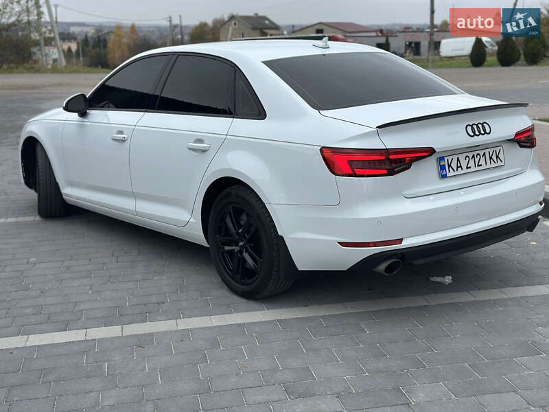 Седан Audi A4 2016 в Львове