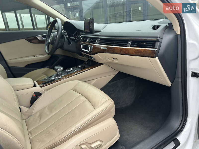 Седан Audi A4 2016 в Львове
