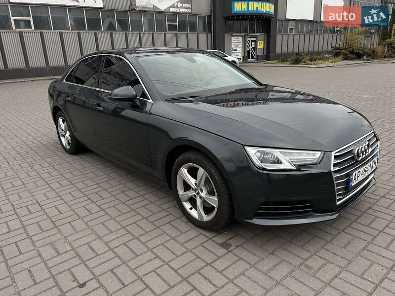 Седан Audi A4 2018 в Запоріжжі