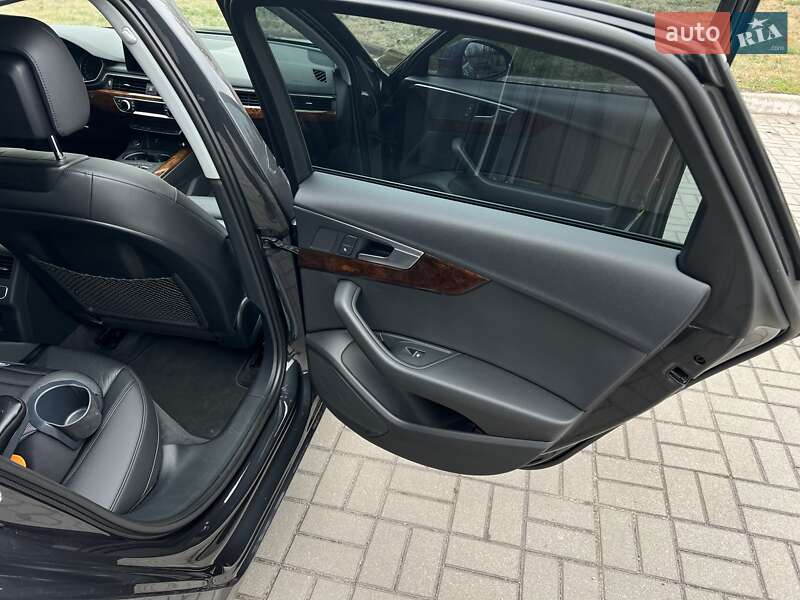 Седан Audi A4 2018 в Запоріжжі