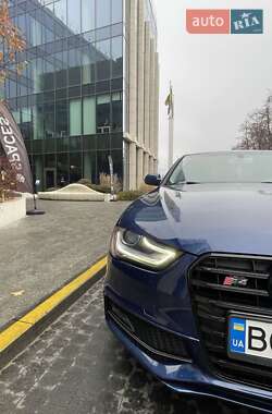 Седан Audi A4 2013 в Львове