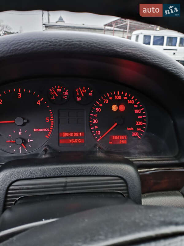 Седан Audi A4 1998 в Золочеве