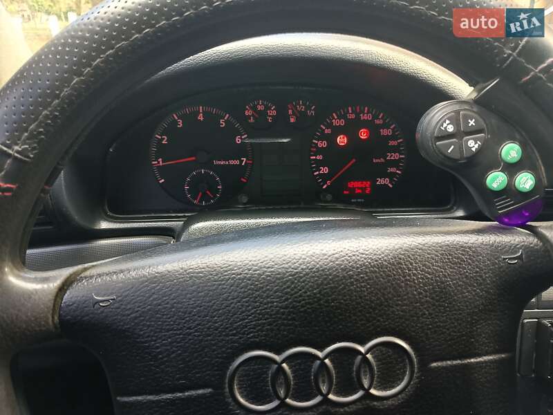 Седан Audi A4 1995 в Измаиле