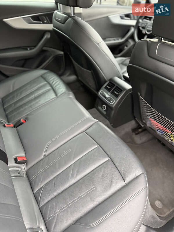 Седан Audi A4 2016 в Днепре