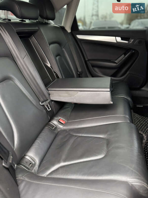 Седан Audi A4 2011 в Києві