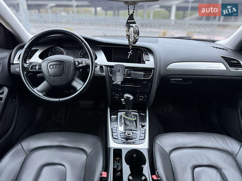 Седан Audi A4 2011 в Києві