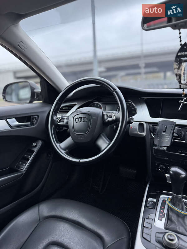 Седан Audi A4 2011 в Києві
