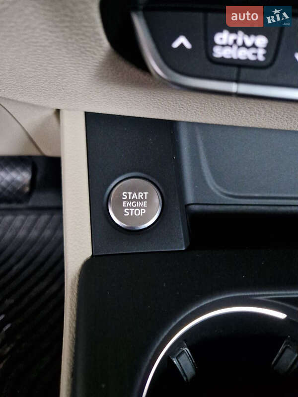 Седан Audi A4 2017 в Дніпрі