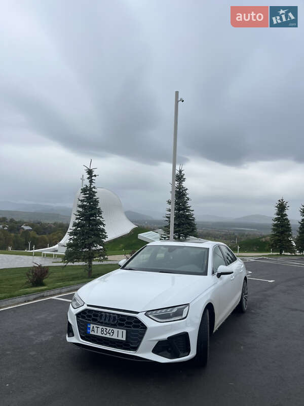 Седан Audi A4 2021 в Івано-Франківську