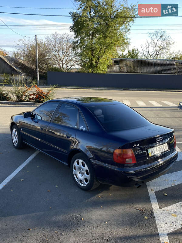 Седан Audi A4 1996 в Буче