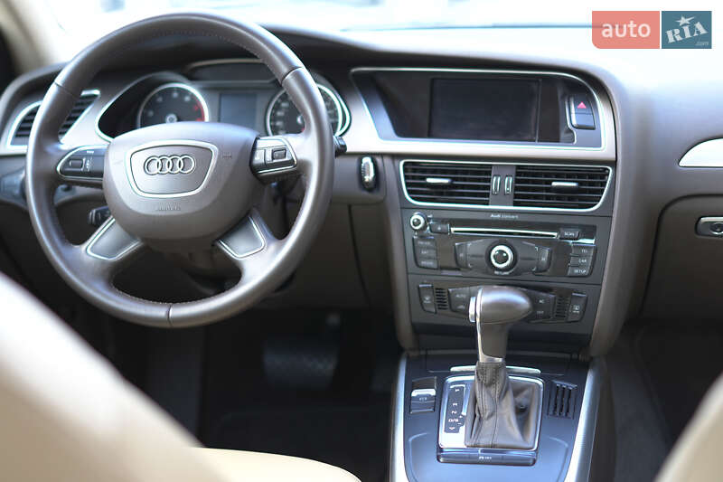 Седан Audi A4 2014 в Киеве
