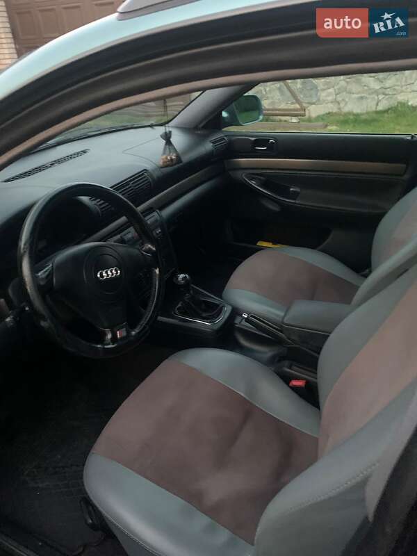 Універсал Audi A4 2001 в Любарі