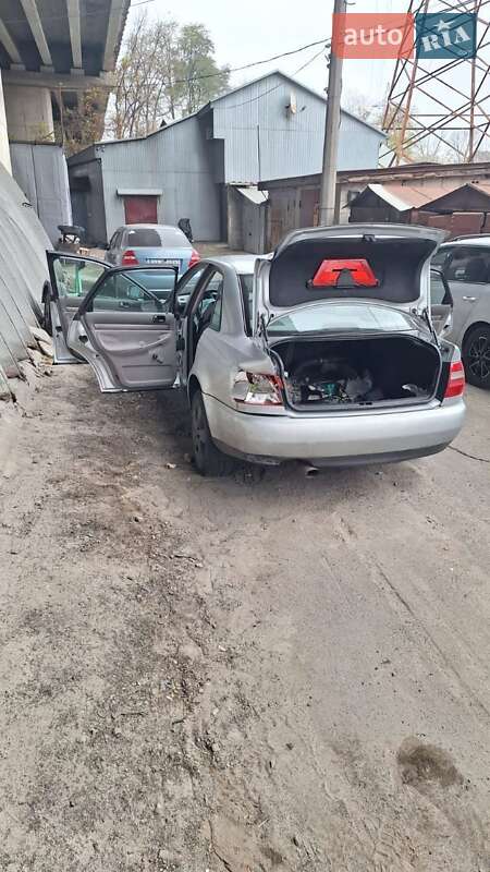 Седан Audi A4 1998 в Киеве