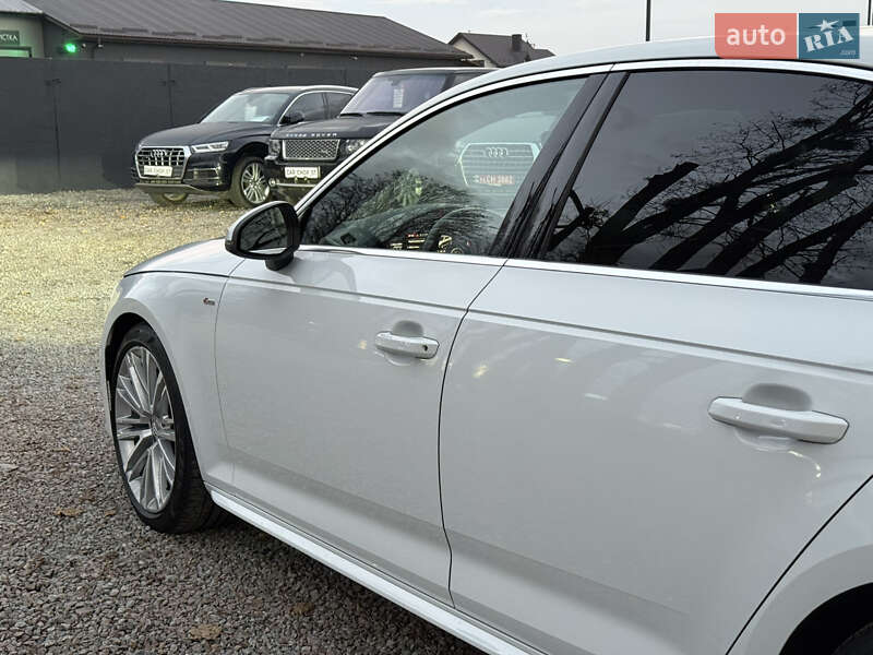 Седан Audi A4 2018 в Стрию