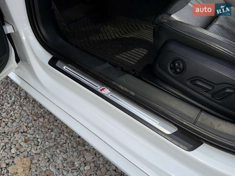 Седан Audi A4 2018 в Стрию