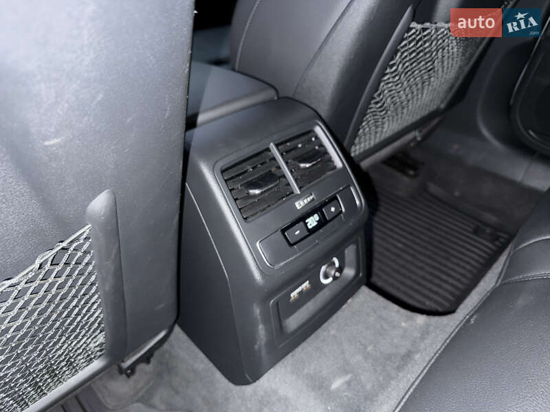 Седан Audi A4 2018 в Стрию