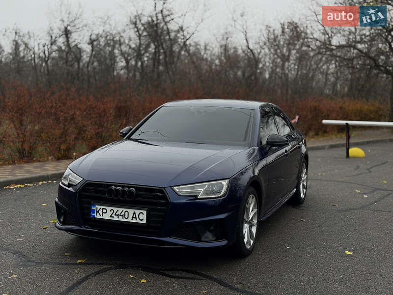 Седан Audi A4 2019 в Запорожье