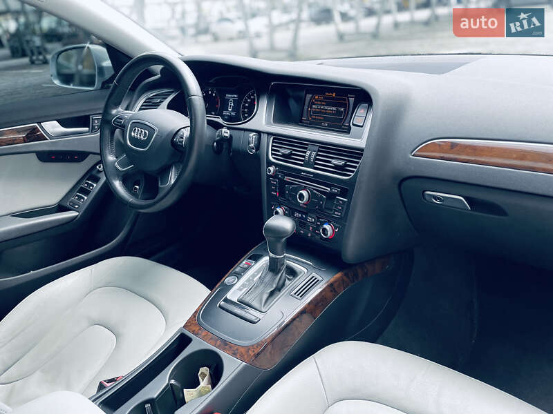 Седан Audi A4 2013 в Львове