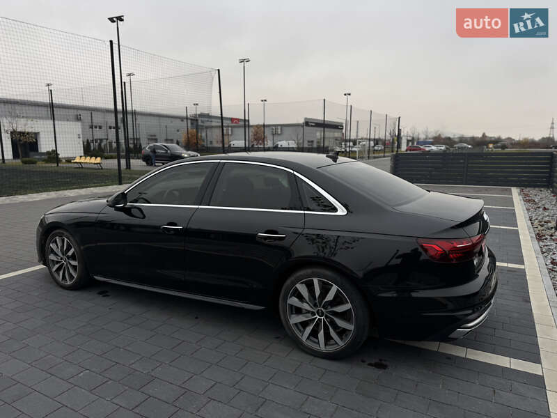Седан Audi A4 2021 в Ужгороді