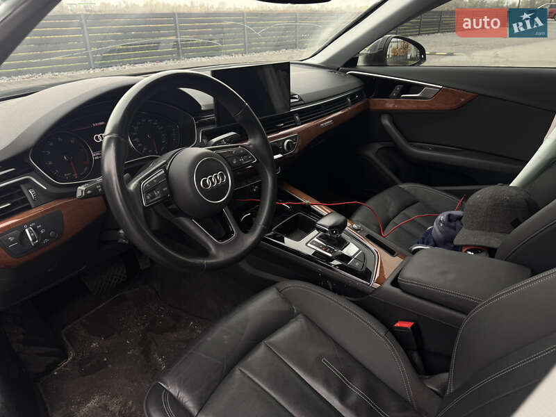 Седан Audi A4 2021 в Ужгороді