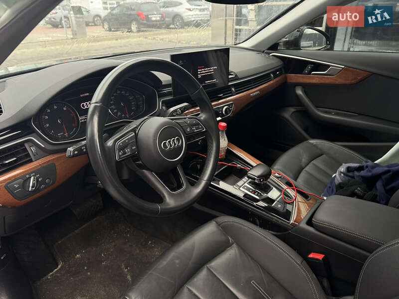 Седан Audi A4 2021 в Ужгороді