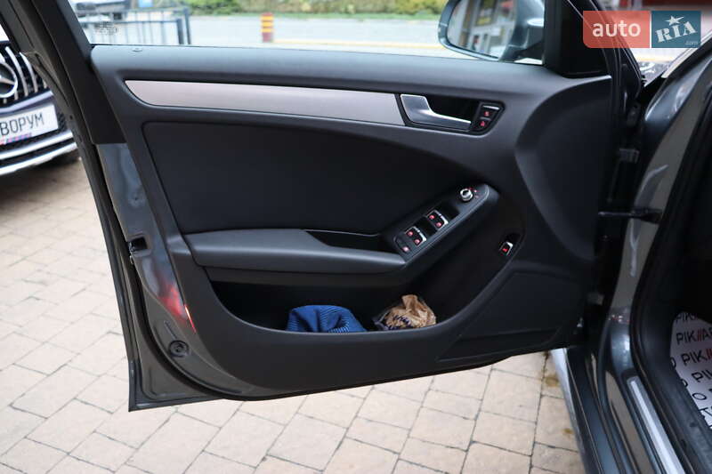 Седан Audi A4 2015 в Львові