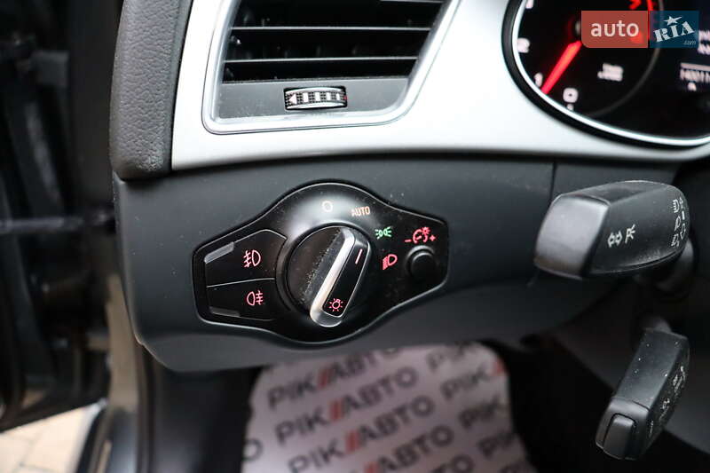 Седан Audi A4 2015 в Львові