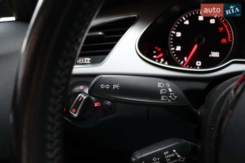 Седан Audi A4 2015 в Львові