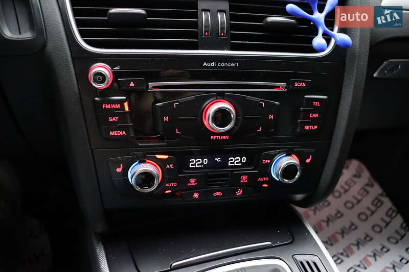 Седан Audi A4 2015 в Львові