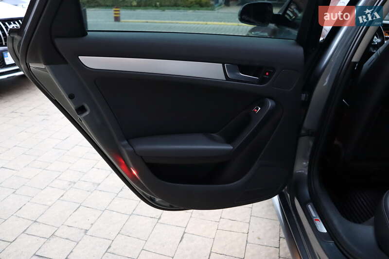 Седан Audi A4 2015 в Львові